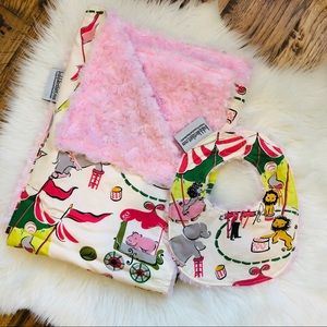 🎉HP🎉 Pink Minky Baby Blanket and Bib Set - Circus